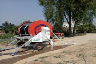 大型田地移动式喷灌机 多喷头喷灌机 PE管卷盘式灌溉设备