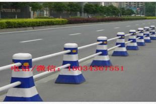 蓝白立柱隔离墩塑料蓝白水马塑料反光隔离道路护栏交通设施